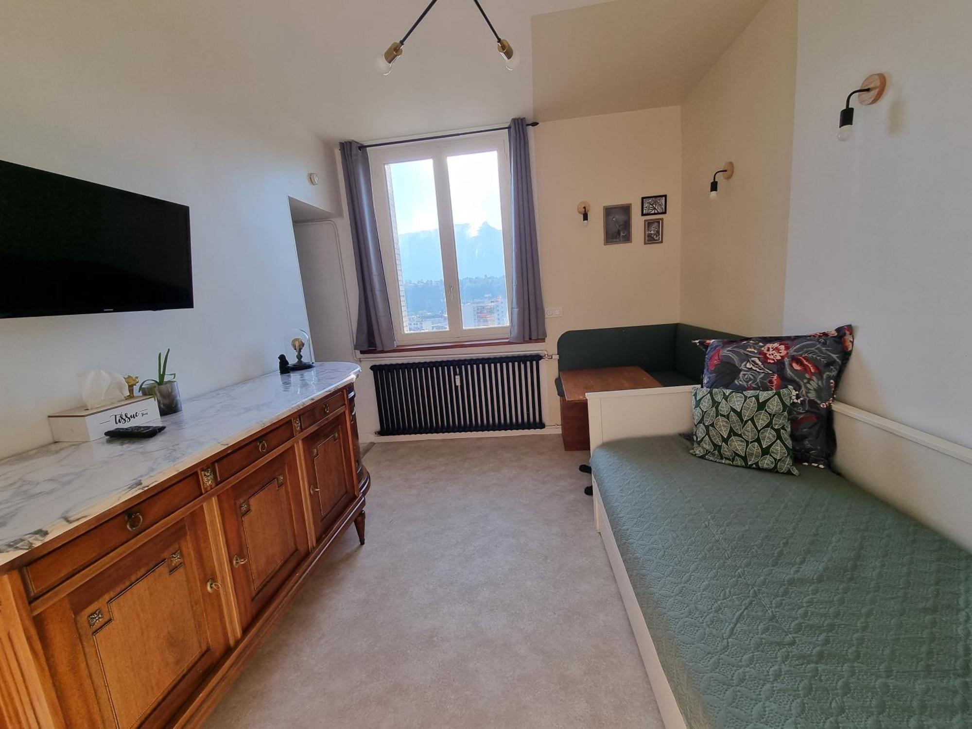 Nouveaute, Studio Le Marbre Apartment